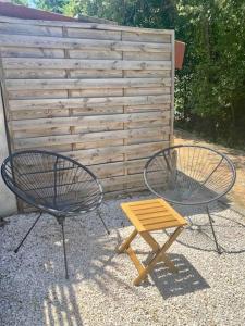 Photo de la galerie de l'établissement Appartement 2-4 pers. piscine, entre Aix et Cassis, à La Destrousse