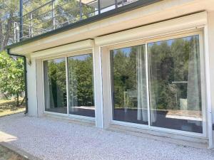 Photo de la galerie de l'établissement Appartement 2-4 pers. piscine, entre Aix et Cassis, à La Destrousse