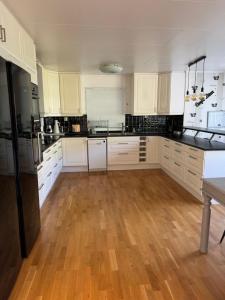 Η κουζίνα ή μικρή κουζίνα στο Harmoni Hideaway +1 φωτογραφίες