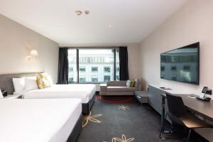 Posteľ alebo postele v izbe v ubytovaní SkyCity Hotel Auckland