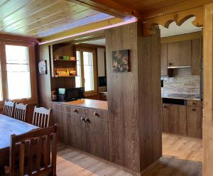 Η κουζίνα ή μικρή κουζίνα στο Chalet Diablerets