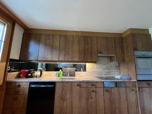 Η κουζίνα ή μικρή κουζίνα στο Chalet Diablerets