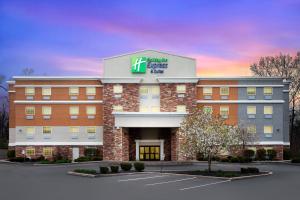 カーメルにあるHoliday Inn Express & Suites Carmel North – Westfield by IHGのホリデー イン エクスプレス ホテル