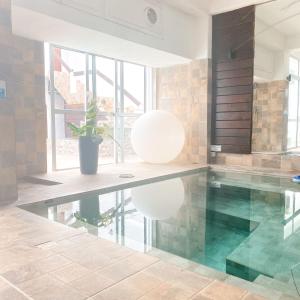 Bazén v ubytování Hotel Lujan nebo v jeho okolí