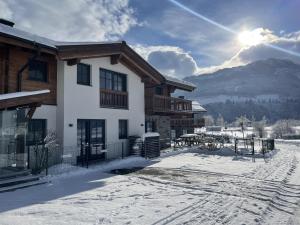 Ein allgemeiner Bergblick oder ein Berglick von des Chalets aus