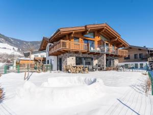 Ein allgemeiner Bergblick oder ein Berglick von des Chalets aus