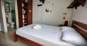 Postel nebo postele na pokoji v ubytování Casa descanso en Anapoima Conjunto con piscina 3 habitaciones