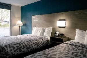 Cama o camas de una habitación en SerenityStay Chattanooga Hamilton Place