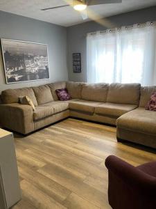 Χώρος καθιστικού στο Charming Urban Retreat - Near UC, Med Centers, OTR