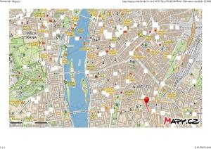 プラハにあるホステル ベルの赤目印付都市地図