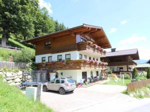 Zgradba, v kateri se nahaja apartma