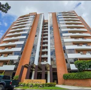 a large apartment building with a red brick at Metropolitan Blue SK in Guatemala