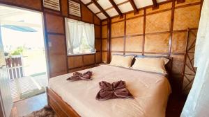 Postel nebo postele na pokoji v ubytování Abihon HoferHaus Mactan Guesthouse