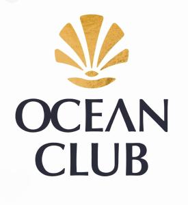 een logo voor de Ocean Club bij Ecusuites playas torre pacific ll in Guayaquil