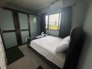 Postel nebo postele na pokoji v ubytování Prasad Apartments