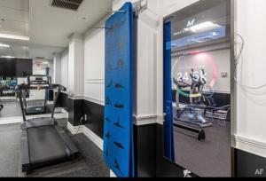 Fitness centrum a/nebo fitness zařízení v ubytování Crown New Haven Hotel Penthouse At Yale