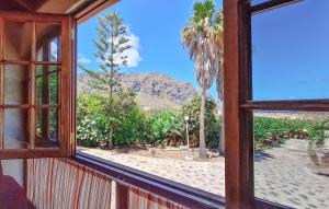 Nespecifikovaný výhled na hory nebo výhled na hory při pohledu z prázdninového domu