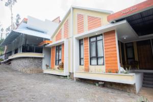 a house with orange and white at Fresh Inn in Probolinggo