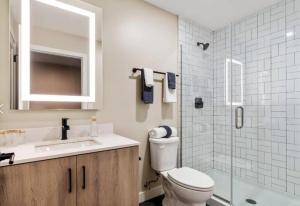 Bagno di King Bed, Downtown Steps from Bengals & Reds, Minutes to OTR, TQL, HardRock