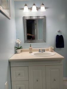 Fotografija u galeriji objekta Private Suite in Niagara Falls u gradu Nijagarini vodopadi
