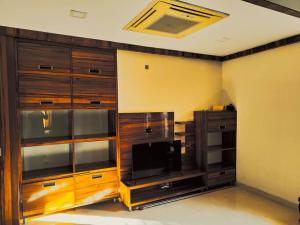 Postel nebo postele na pokoji v ubytování 5 bhk plush independent bungalow