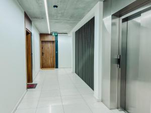 a corridor of an office building with a door at Apart Harmony- Apartament Kaprów 6 in Puck