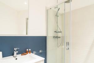 a bathroom with a sink and a shower at Dimore delle Zagare Molo in Syracuse