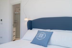 a blue and white bed with a blue headboard at Dimore delle Zagare Molo in Syracuse