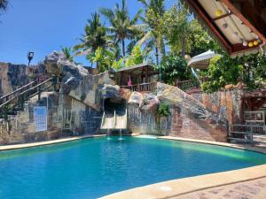 Bazén v ubytování Simala Retreat Resort Cebu nebo v jeho okolí + 37 fotografií