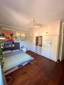 Tempat tidur dalam kamar di Chimu Home-Hostel
