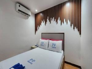 A bed or beds in a room at OYO 75483 PP Resort Suwintawong