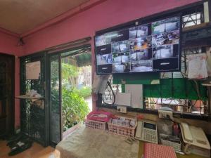 A kitchen or kitchenette at OYO 75483 PP Resort Suwintawong