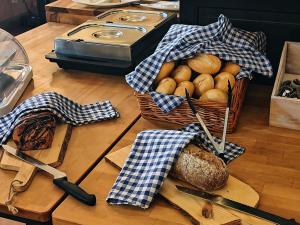 a table with a basket of bread and a basket of bread at A8 Hotel im Darchinger Hof, Bed & Breakfast in Weyarn