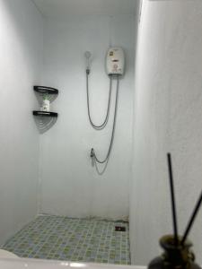 Et badeværelse på U Hostel Koh Phangan