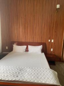 Кровать или кровати в номере Nhà nghỉ Trúc Lâm