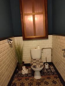 a bathroom with a toilet and a tile floor at La Scierie in Quillan