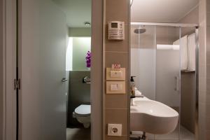 Koupelna v ubytování Hotel Bed4U Pamplona