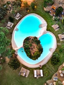 an overhead view of a large swimming pool at Hôtel Ambassador Palombaggia in Porto-Vecchio