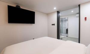 TV a/nebo společenská místnost v ubytování JECHEON No 25 HOTEL