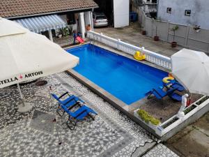 Výhled na bazén z ubytování Vila Jovana A nebo okolí