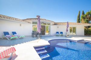 Bazén v ubytovaní Pool Villa Rancho Domingo family friendly - Happy Rentals alebo v jeho blízkosti