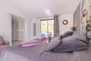 Posteľ alebo postele v izbe v ubytovaní Pool Villa Rancho Domingo family friendly - Happy Rentals