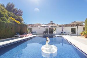 Bazén v ubytovaní Pool Villa Rancho Domingo family friendly - Happy Rentals alebo v jeho blízkosti