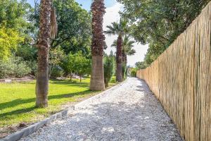 Vonkajšia záhrada v ubytovaní Pool Villa Rancho Domingo family friendly - Happy Rentals