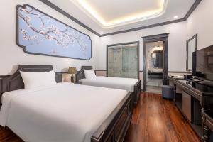 Postel nebo postele na pokoji v ubytování Sapa Soleil Hotel