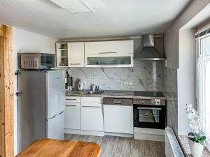 Kuchyň nebo kuchyňský kout v ubytování Ferienwohnung - Seebad UeckermündeOT Bellin + 7 fotografií
