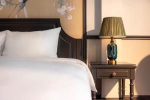 Postel nebo postele na pokoji v ubytování Sapa Soleil Hotel