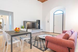 a living room with a couch and a table at Mery's House in Montepulciano