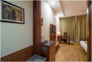 TV a/nebo společenská místnost v ubytování The Nikunj Hotels