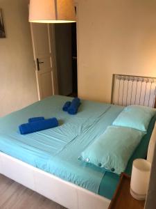 Ένα ή περισσότερα κρεβάτια σε δωμάτιο στο Dimora Leonardo. Centro Storico.